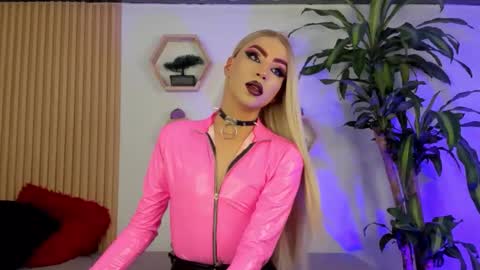 briana_white online show from January 8, 6:45 pm