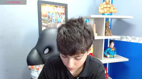 Snapshot of bryce_evans chatting on December 24, 6:06 pm B R Y C E  online show from December 24, 6:06 pm