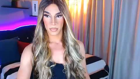 Snapshot of camila_hoottie chatting on January 3, 2:43 am Camila online show from January 3, 2:43 am