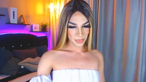 Snapshot of camila_hoottie chatting on January 16, 3:34 am Camila online show from January 16, 3:34 am