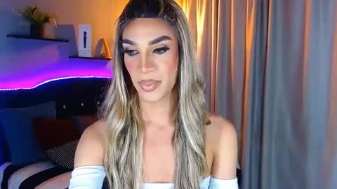 Snapshot of camila_hoottie chatting on January 21, 3:38 am Camila online show from January 21, 3:38 am