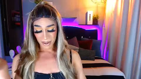 Snapshot of camila_hoottie chatting on January 23, 5:02 am Camila online show from January 23, 5:02 am