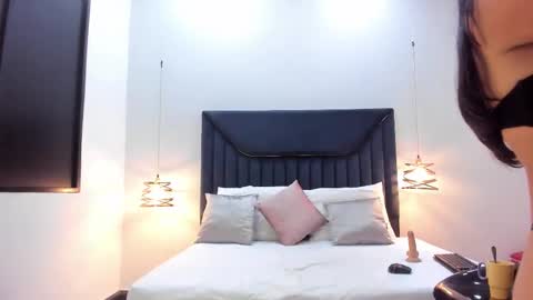 camilavoit online show from January 19, 3:59 am