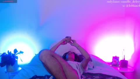 Snapshot of camille_delrey chatting on December 12, 6:42 pm Camille online show from December 12, 6:42 pm