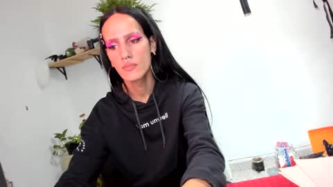 Snapshot of cande666 chatting on December 9, 9:17 am Candelaria online show from December 9, 9:17 am