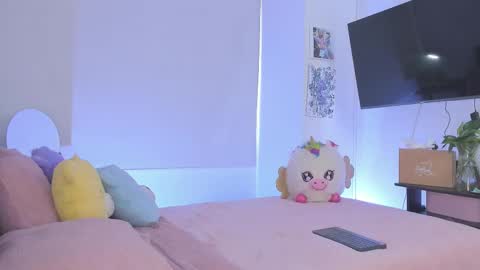 CHLOE online show from February 28, 1:18 pm