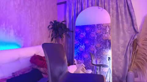 Chloe online show from June 10, 9:03 pm