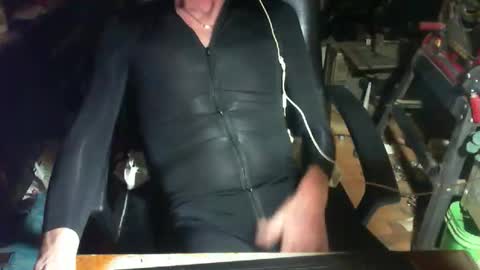 claudeg2523 online show from December 23, 1:32 am