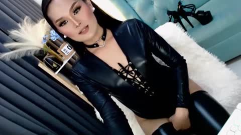 Cleo online show from February 8, 7:05 pm