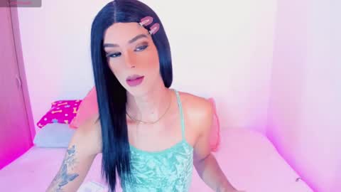 CLOE REMINTON online show from February 21, 6:07 am