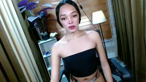 BBY CURLYHANNA online show from June 3, 5:20 am