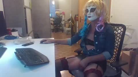 newcumer online show from December 3, 6:43 am