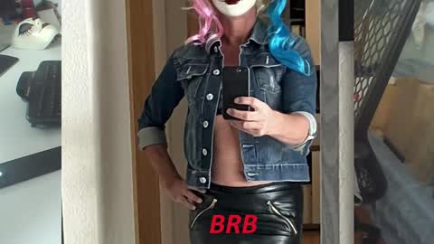 newcumer online show from December 11, 1:04 pm