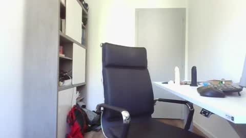 newcumer online show from April 23, 12:29 pm