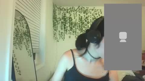 deciduousdoll online show from October 19, 5:55 am