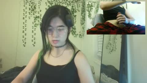 deciduousdoll online show from January 10, 6:19 am