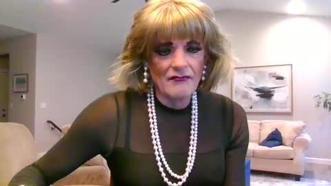 dianeheels online show from January 8, 2:35 pm