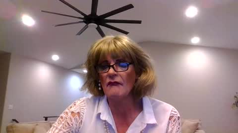 dianeheels online show from November 25, 2:52 pm