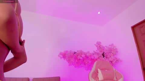 doll_isa_ online show from January 15, 6:50 pm