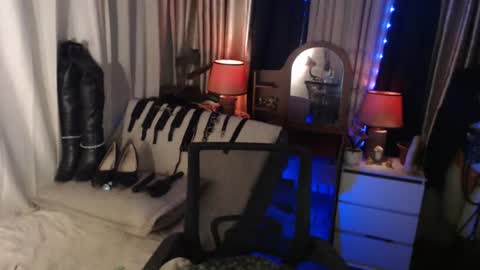 diana online show from December 13, 2:49 pm