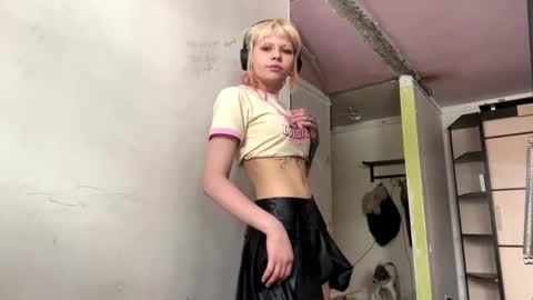 Milana online show from February 8, 9:15 am