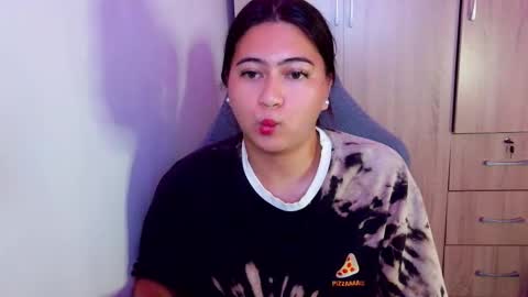 dreamycreamyst online show from April 16, 2:23 am