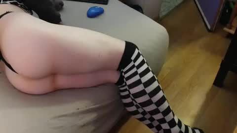 shy yoong cross online show from December 14, 3:23 am