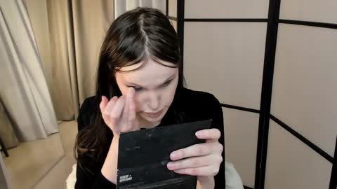 Effie Mur online show from February 6, 3:50 pm