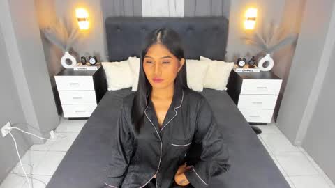 Ella online show from December 8, 8:41 am