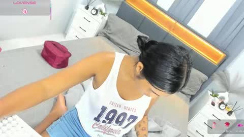 Ella online show from November 18, 8:36 am