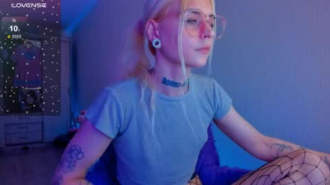 Ellie online show from April 2, 3:21 pm