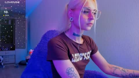 Ellie online show from April 10, 4:13 pm