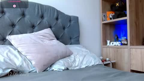 Emilia  online show from June 12, 7:57 pm