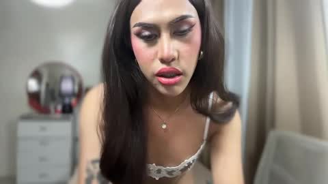 EMELY online show from February 24, 5:39 pm