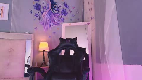 emily_castillo1_ online show from March 21, 8:19 am