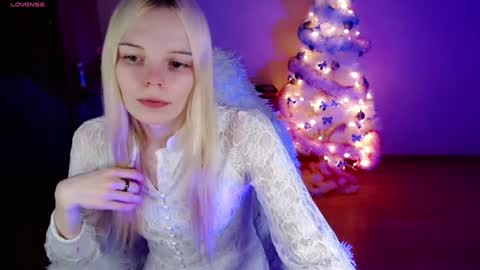 Snapshot of emily_nyaffe chatting on December 24, 9:22 pm Lia online show from December 24, 9:22 pm