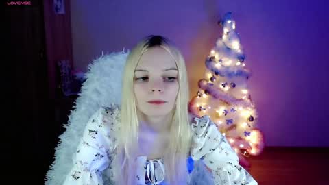Snapshot of emily_nyaffe chatting on December 30, 10:34 pm Lia online show from December 30, 10:34 pm