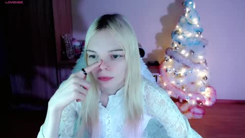 Snapshot of emily_nyaffe chatting on January 2, 9:18 pm Lia online show from January 2, 9:18 pm