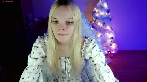 Snapshot of emily_nyaffe chatting on January 15, 11:19 pm Lia online show from January 15, 11:19 pm