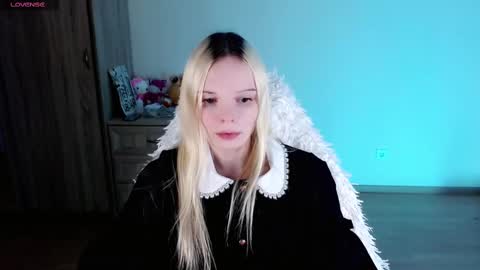 Snapshot of emily_nyaffe chatting on February 11, 11:44 pm Lia online show from February 11, 11:44 pm