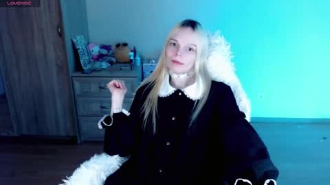Snapshot of emily_nyaffe chatting on February 20, 10:48 pm Lia online show from February 20, 10:48 pm