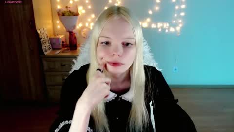 Snapshot of emily_nyaffe chatting on February 28, 12:20 pm Lia online show from February 28, 12:20 pm