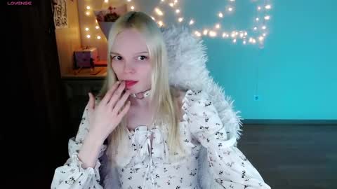 Snapshot of emily_nyaffe chatting on March 8, 1:08 am Lia online show from March 8, 1:08 am