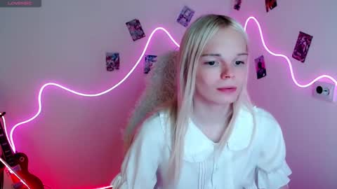 Snapshot of emily_nyaffe chatting on September 9, 2:49 pm Lia online show from September 9, 2:49 pm