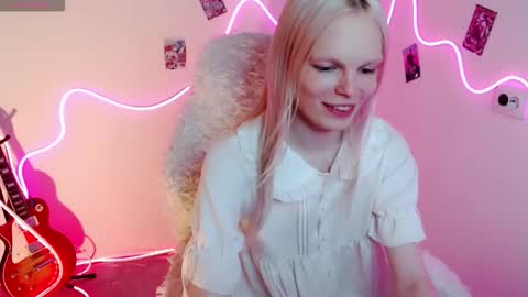 Snapshot of emily_nyaffe chatting on September 10, 5:23 pm Lia online show from September 10, 5:23 pm