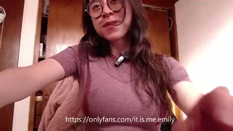 emily_pearl_ online show from September 15, 9:20 pm