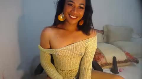 erika_madrigal online show from December 17, 12:45 am