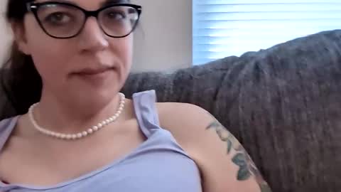 erinmonroe343792 online show from November 17, 7:25 pm