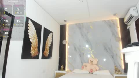 Estephany online show from October 19, 2:09 pm