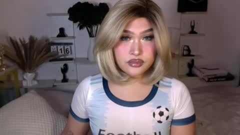 Queen Eva Mazikeen online show from December 16, 8:25 pm